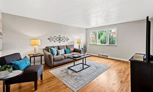Building Photo - BEAUTIFUL HAVEN!  MOVE-IN READY 3 BEDROOM,...
