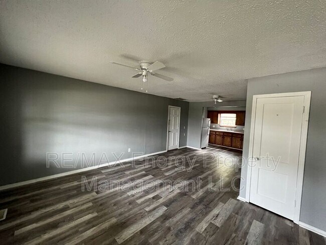 Foto del edificio - 302 E Mid-America Blvd