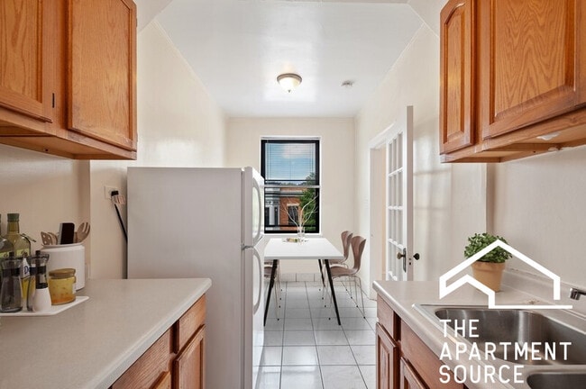 Foto del edificio - 4851 N Damen Ave