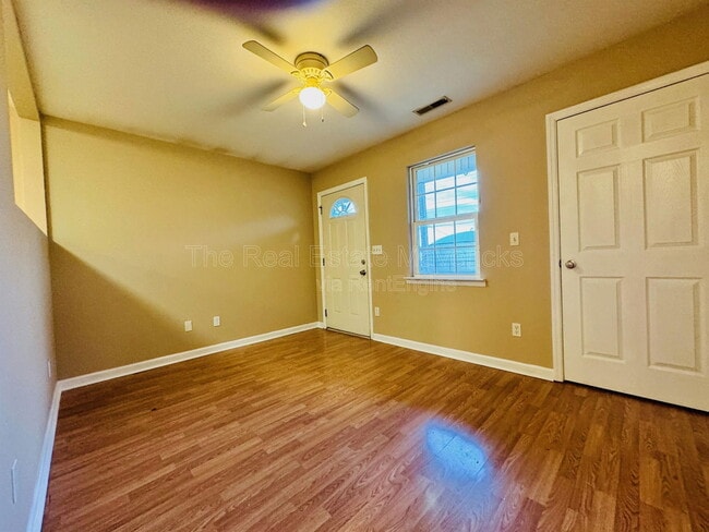 Building Photo - 4619 Kirkland Ave