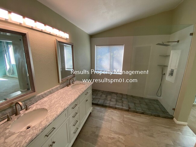 Building Photo - Citrus Heights 3 Bed 2.5 Bath