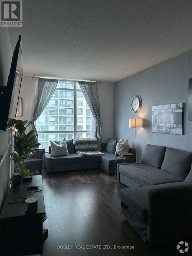 Building Photo - 215-2215 Fort York Blvd