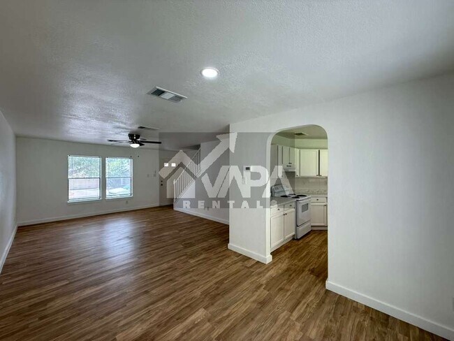 Building Photo - 6811 Evercrest Ln