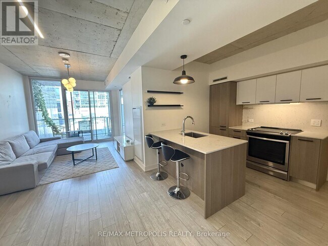 Photo du bâtiment - 30 Baseball Pl