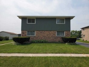 Building Photo - 508 Schroeder Ave