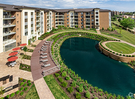 Building Photo - Four Seasons Apartments