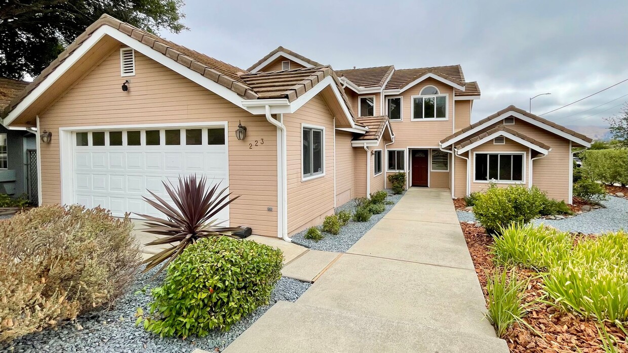 Foto principal - Spacious 5-Bedroom Custom-Home by Cal Poly...