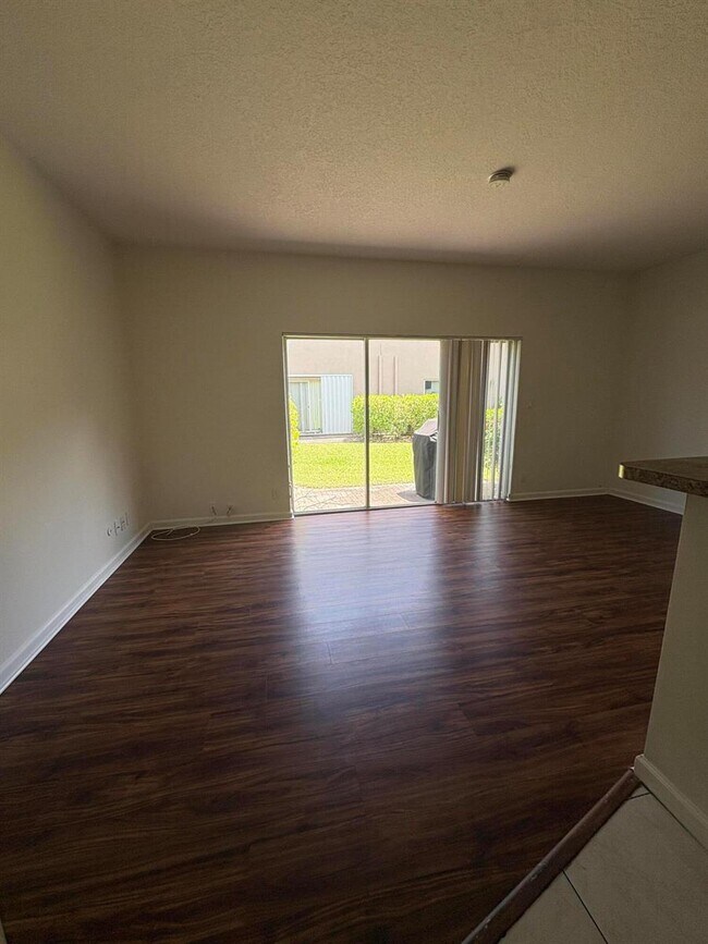 Foto del edificio - 3122 Coral Ridge Dr