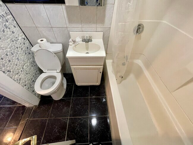 Barhroom - 31 Falmouth St