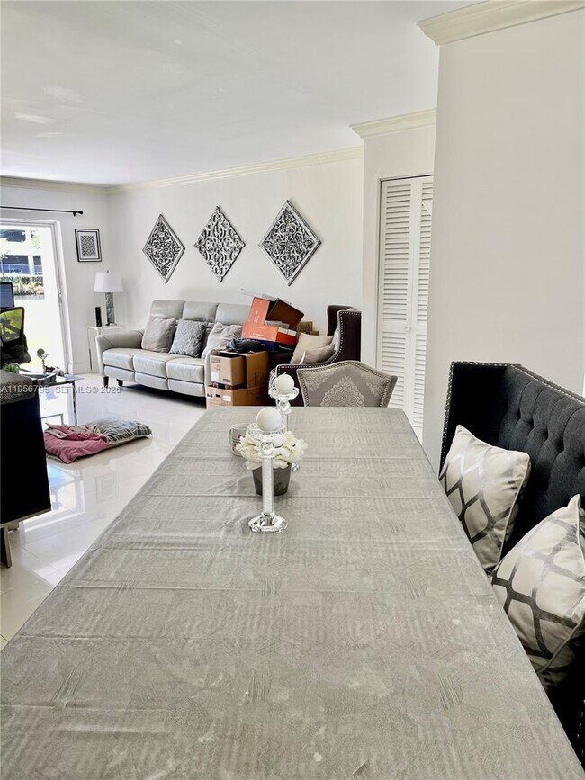 Foto del edificio - 7328 SW 82nd St