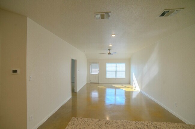 Building Photo - 907 Switchgrass Dr