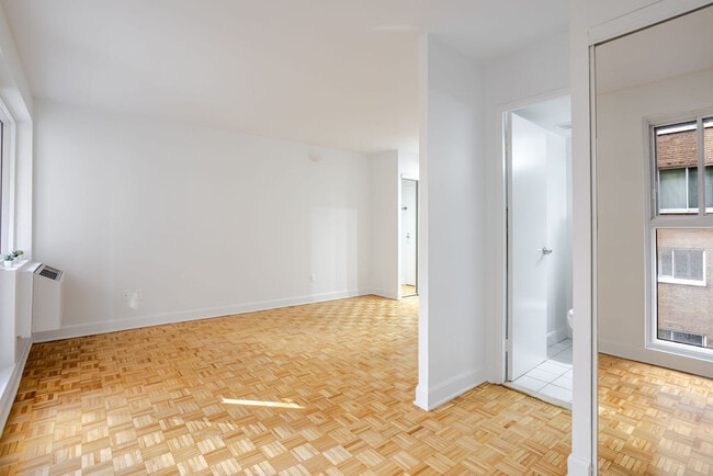 Building Photo - La Tour Penfield