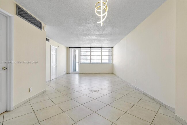 Foto del edificio - 6770 Indian Creek Dr