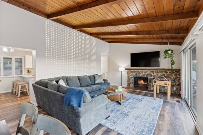 Foto del edificio - 321 W Kalmia St