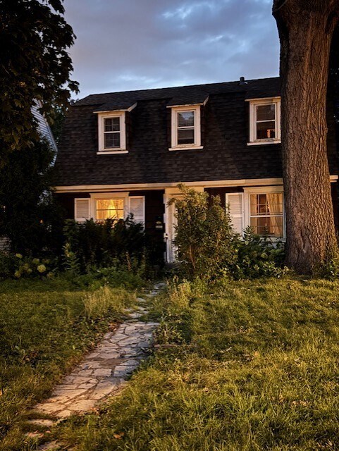 Primary Photo - 1117 Saint Clair Ave
