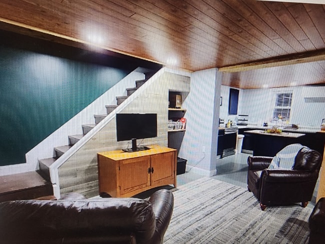 Foto del edificio - 7049 Lake Ave