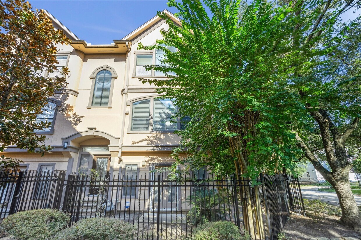Foto principal - 2422 Dorrington St