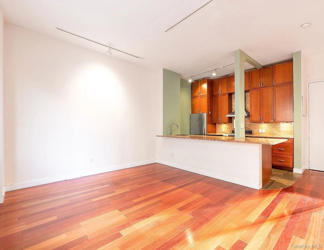 Foto principal - 250 S End Ave