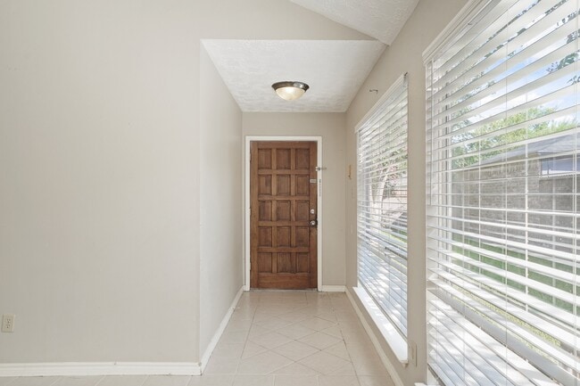 Foto del edificio - 16107 Grassy Creek Dr