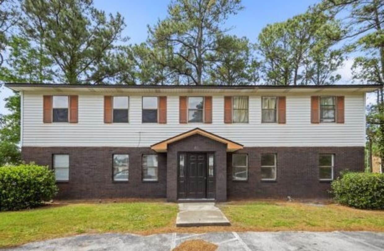 Primary Photo - Ravenwood Apartments!!