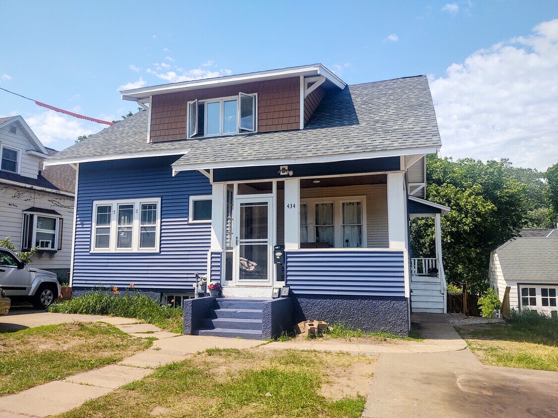 434 W Hewitt Ave, Marquette, MI 49855 Townhome Rentals in Marquette