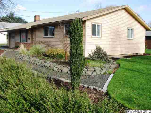 Building Photo - Nicely updated home