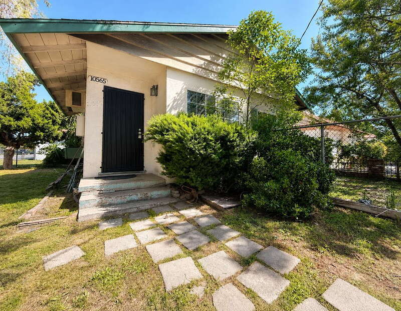 Photo - 10565 Camarillo St