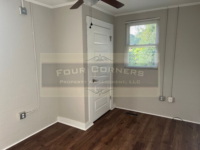 Foto del edificio - 1472 N Cherry St