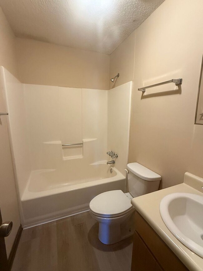 Foto del edificio - 2 Bedroom 1 Bath Duplex- Close to VSU