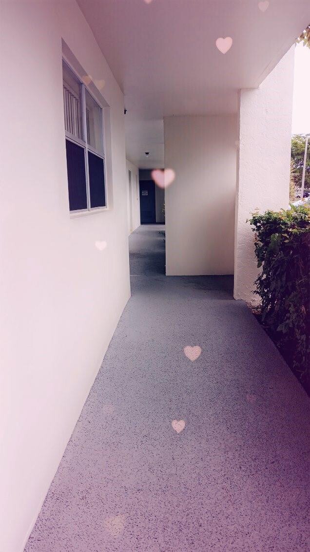 Foto del edificio - 8300 Sunrise Lakes Blvd