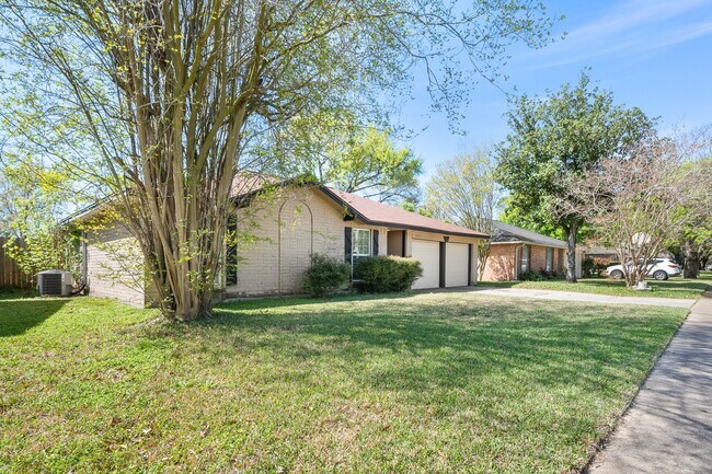 Foto del edificio - 13527 Montaigne Dr