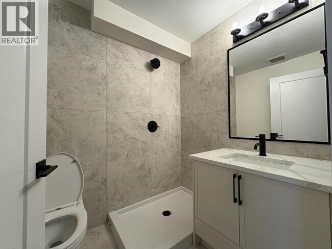 Photo du bâtiment - 945 E 28th Ave