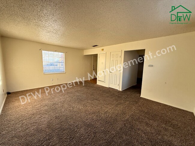 Foto del edificio - 1021 Pleasant Valley Ln