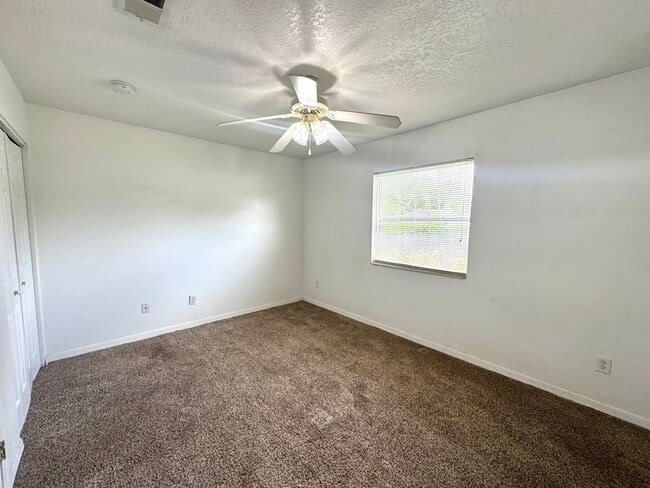 Building Photo - 212 E Cypress St