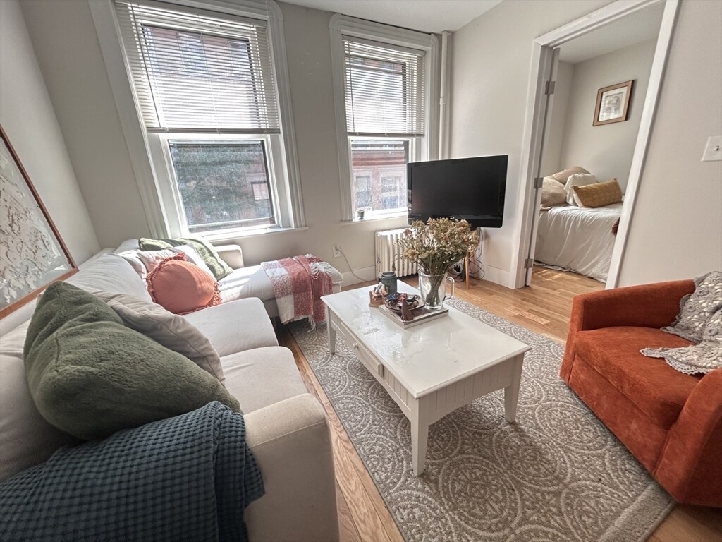 Primary Photo - 33 Grove St