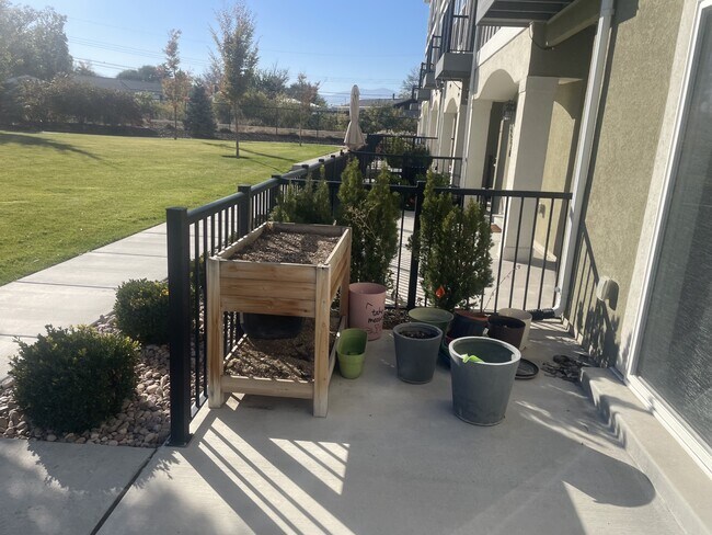 Foto del edificio - 3855 Gartmore Ln