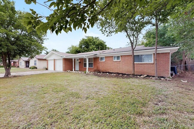 Building Photo - 3632 Venice Dr