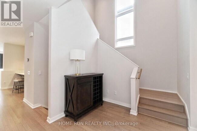 Photo du bâtiment - 250 Soprano Ave