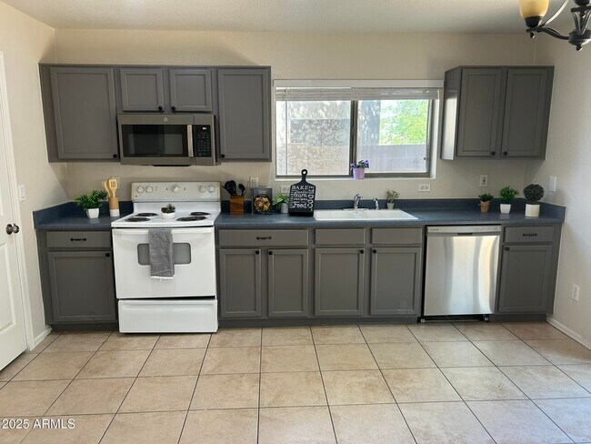 Foto del edificio - 2274 E Hazeltine Way