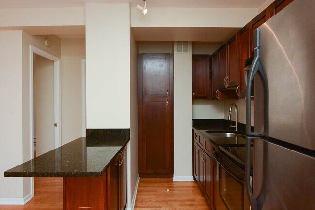 Foto del edificio - 4180 N Marine Dr