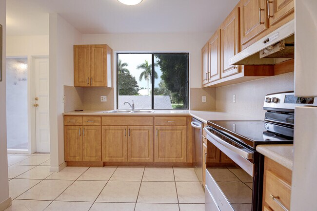 Building Photo - 4376 Fountains Dr