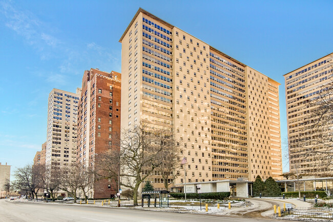 Foto del edificio - 3950 N Lake Shore Dr