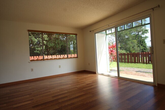 Foto del edificio - Fantastic 2/2 with Fenced Yard