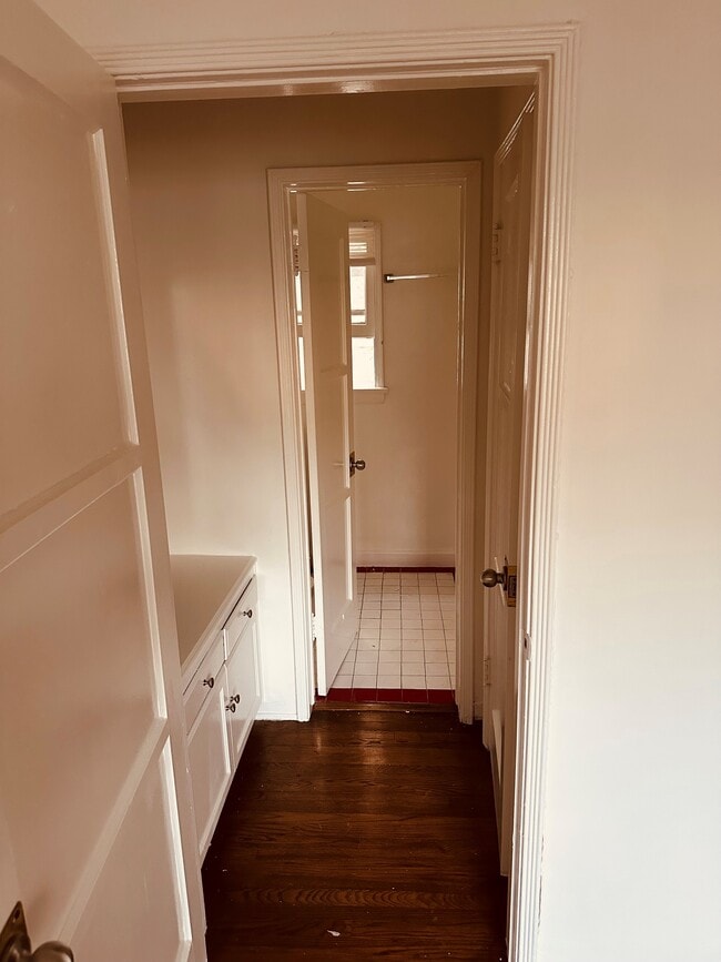 Building Photo - 959 Gayley Ave