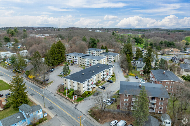 25-37 Hosmer Street se encuentra en Marlborough, Massachusetts. - Marlborough Court Condominium