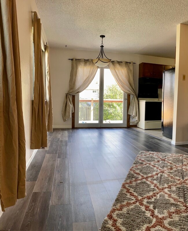 Building Photo - 423 New Bedford Dr