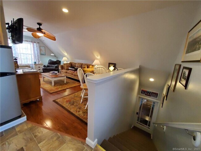 Foto del edificio - 33 Chapman Rd