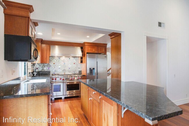 Building Photo - 3 br, 2.5 bath House - 18 Portside