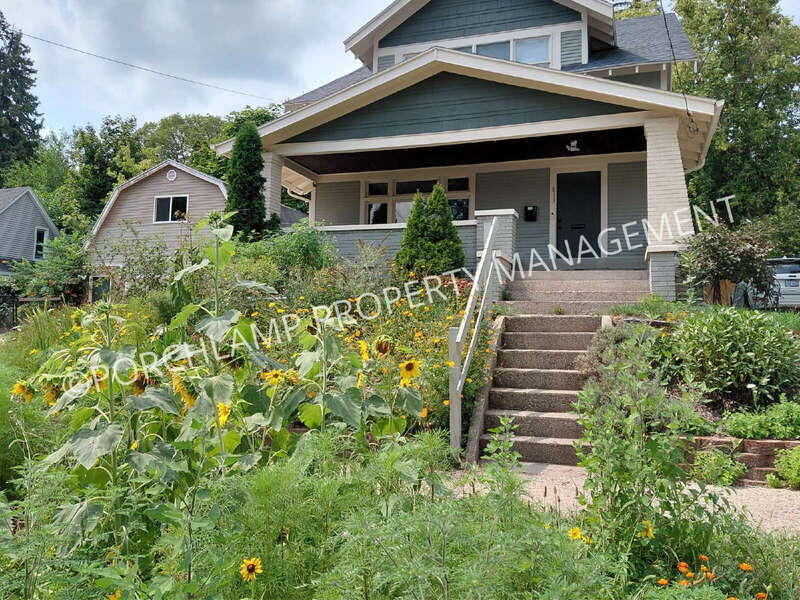 Primary Photo - 613 Pine Ave NW