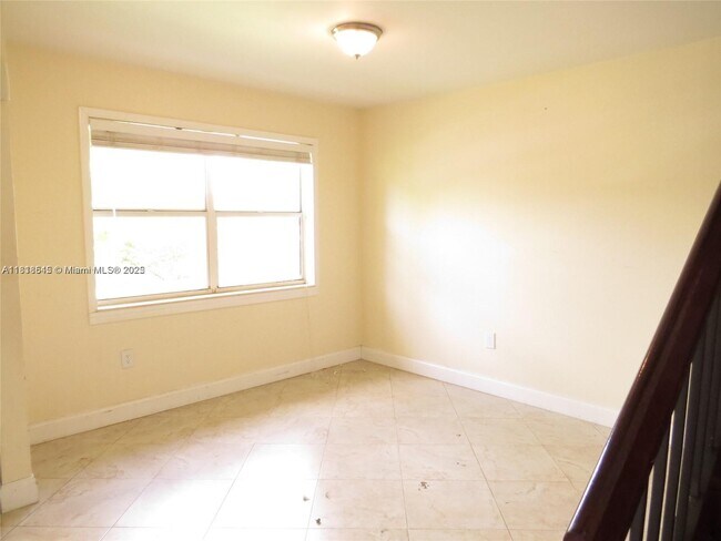 Foto del edificio - 216 Lakeside Cir